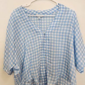 Buttons blue shirt